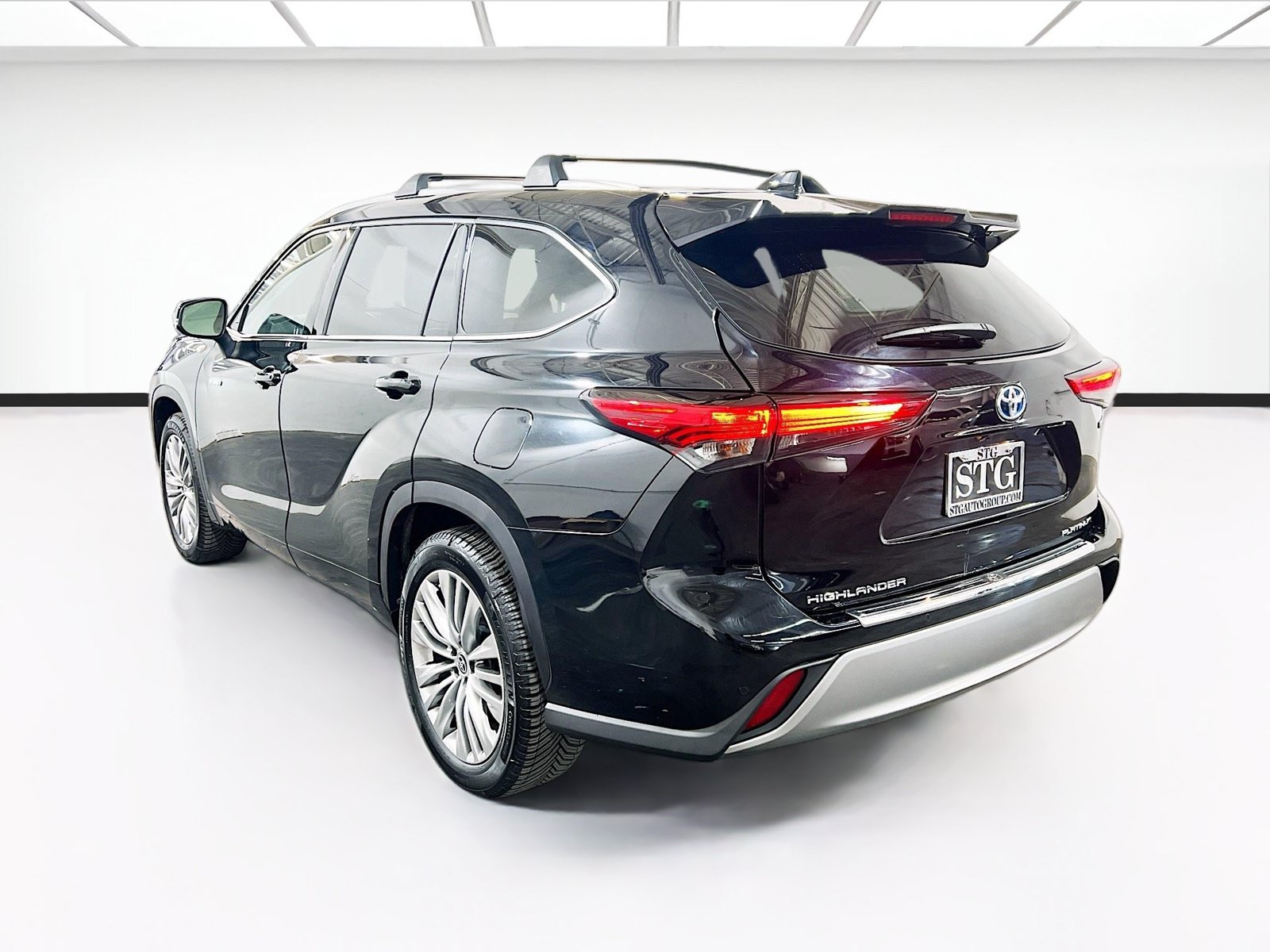Used 2021 Toyota Highlander Platinum FWD image 6