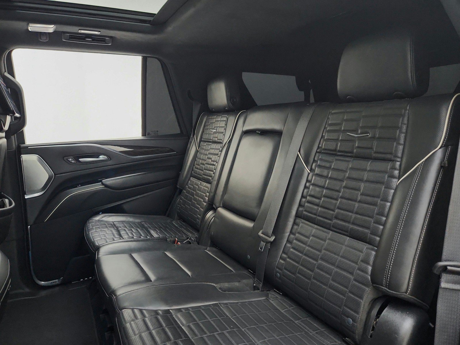 Used 2024 Cadillac Escalade Sport Platinum w/ LPO, ONYX Package AWD/4WD image 16