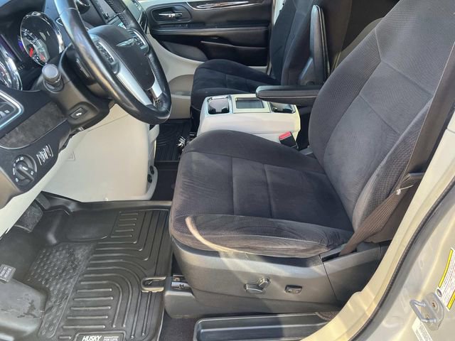 Used 2011 Chrysler Town & Country Touring w/ Driver Convenience Group image 17