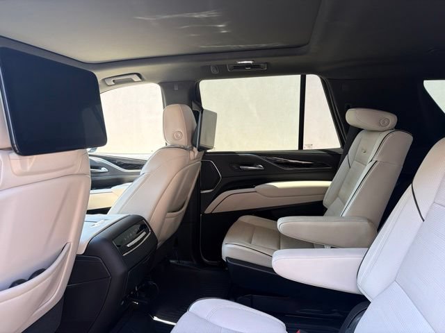 Used 2021 Cadillac Escalade Sport w/ LPO, Illumination Package RWD image 11