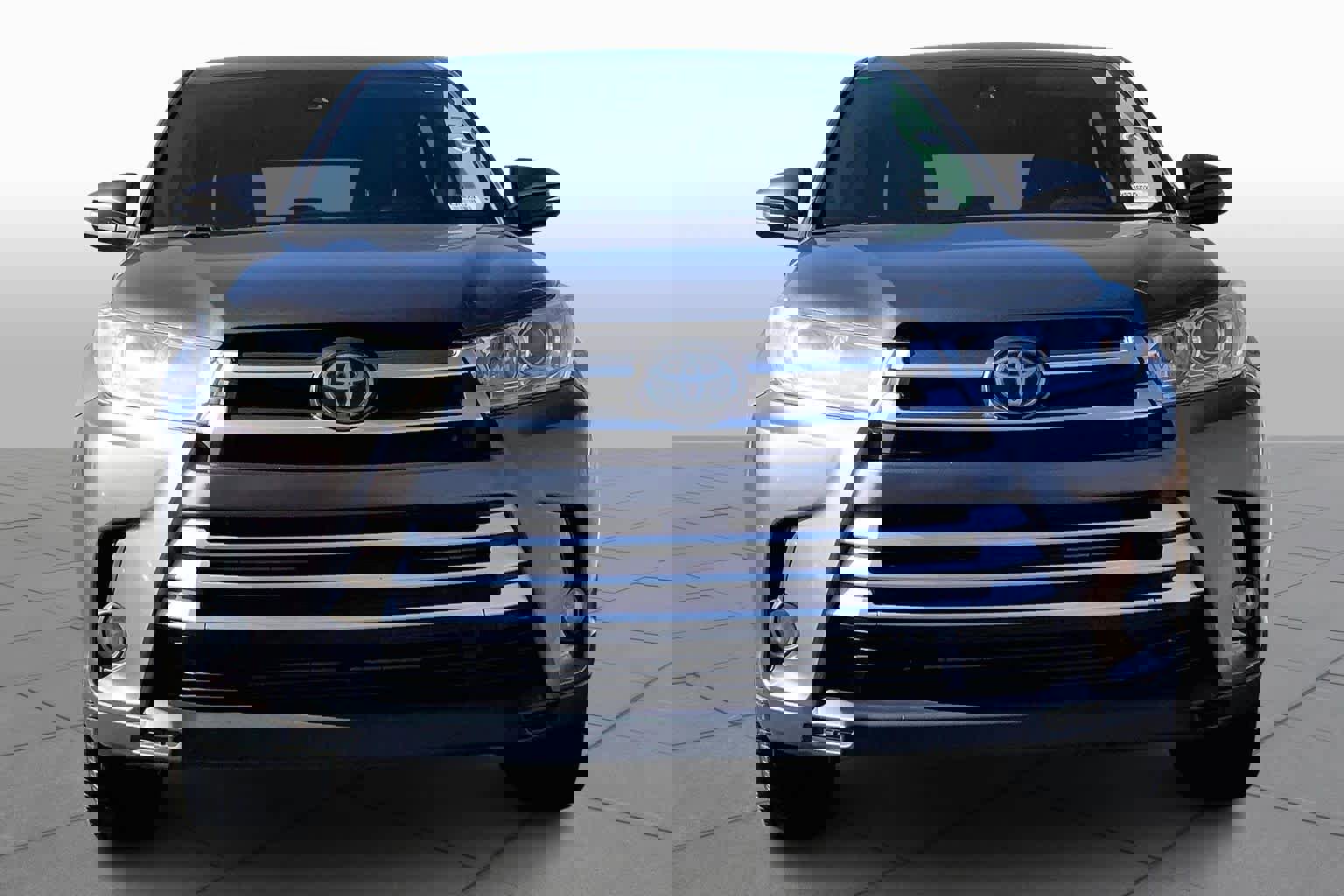 Certified 2019 Toyota Highlander LE image 3