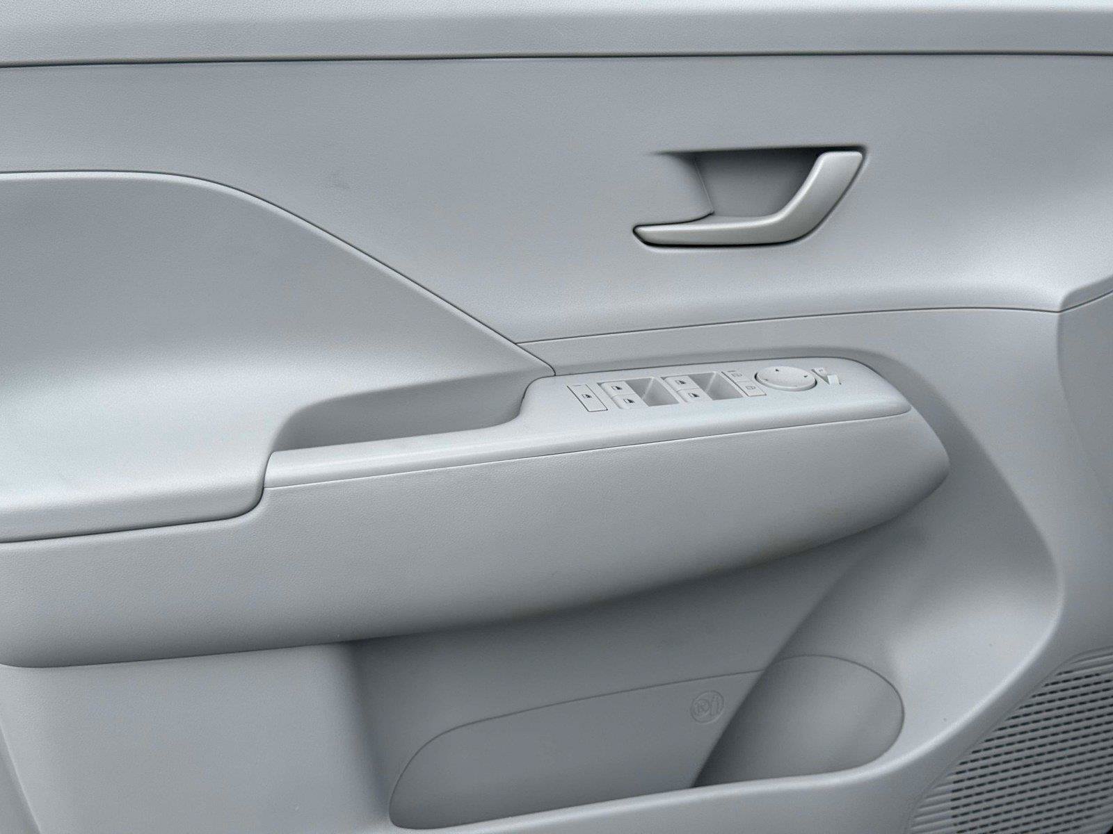 Used 2025 Hyundai Kona SEL FWD image 17