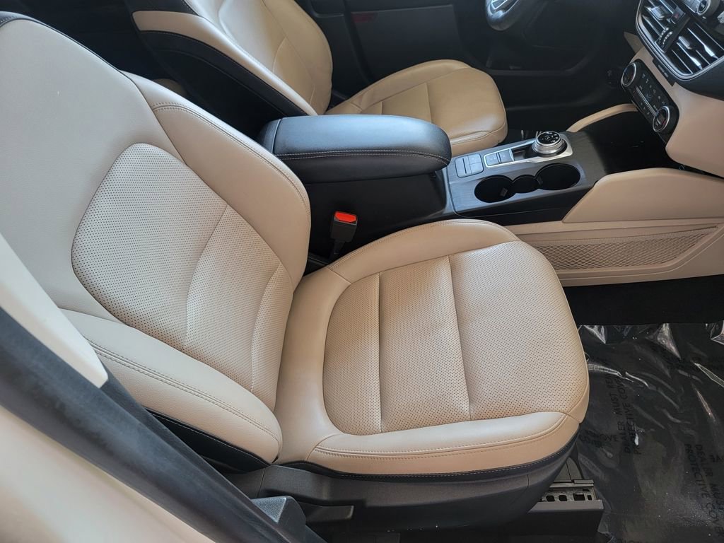 Used 2021 Ford Escape SEL w/ Technology Package image 12