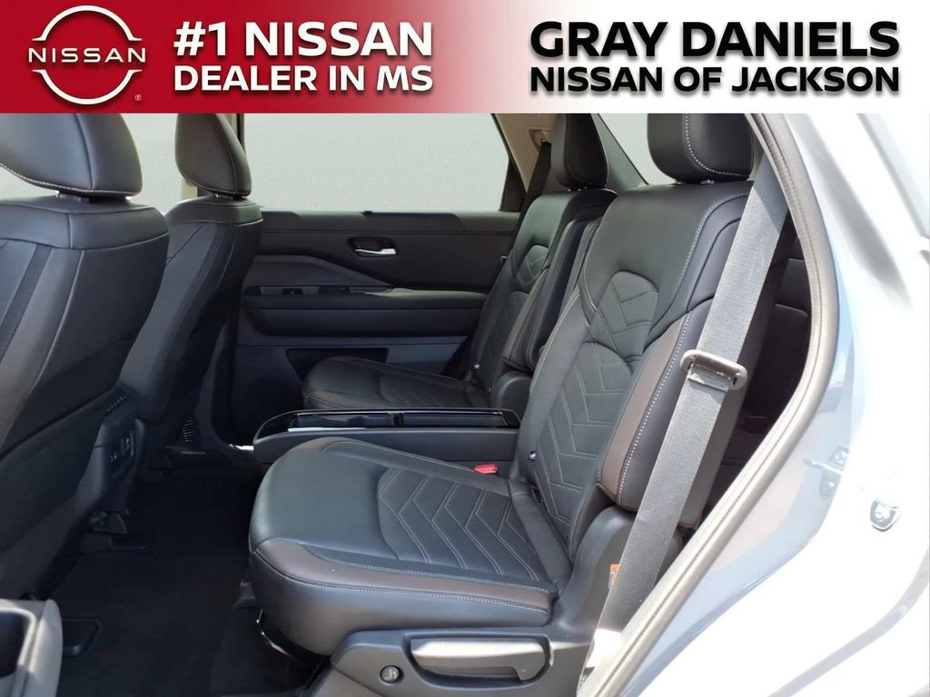 Certified 2025 Nissan Pathfinder Platinum FWD image 27