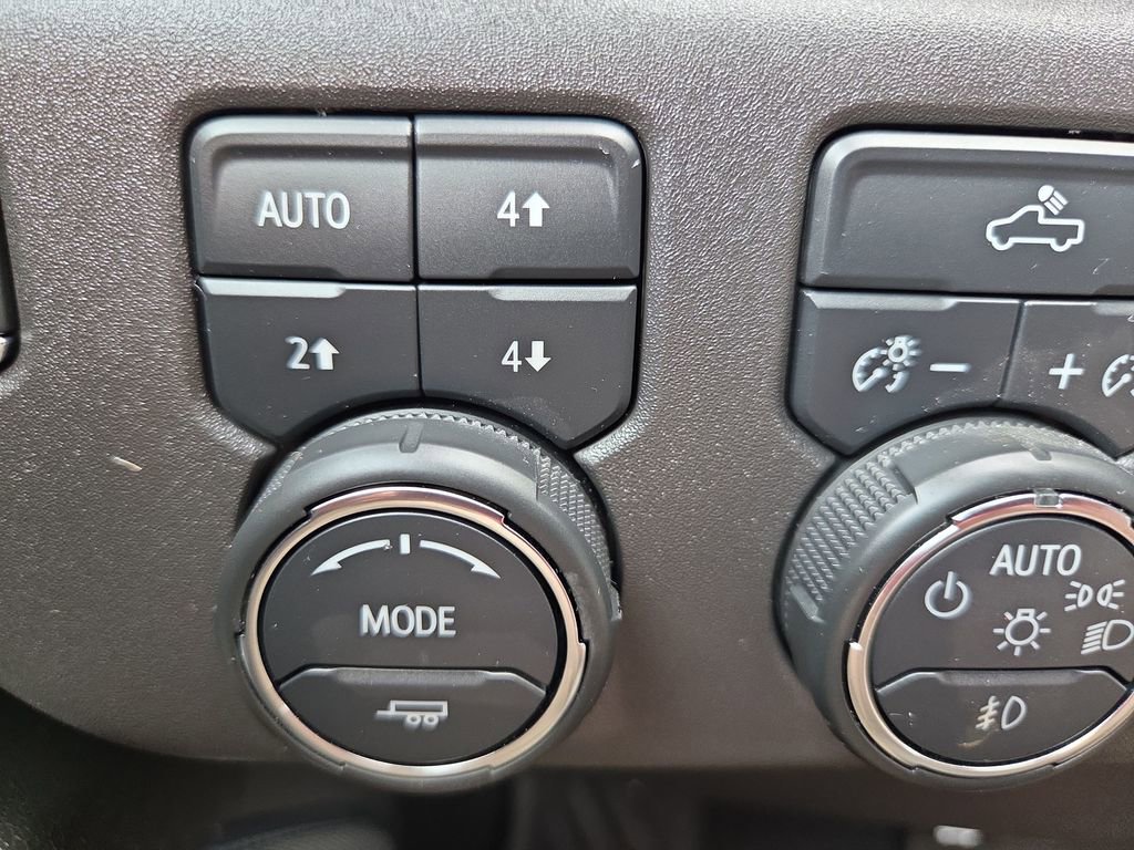 Certified 2024 Chevrolet Silverado 1500 LT Trail Boss w/ Convenience Package II AWD/4WD image 22