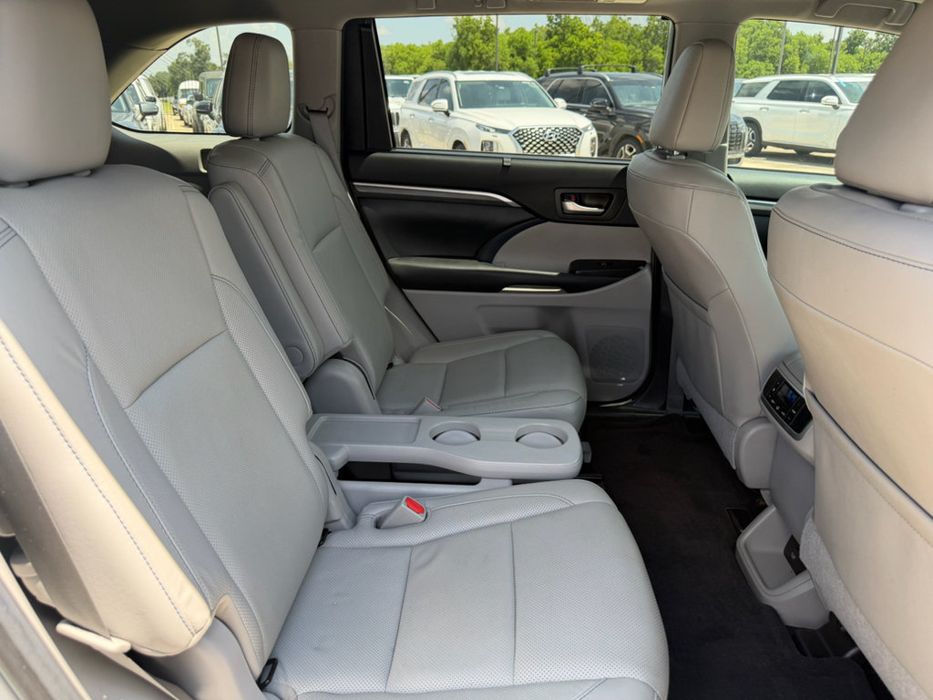 Used 2019 Toyota Highlander Limited FWD image 24