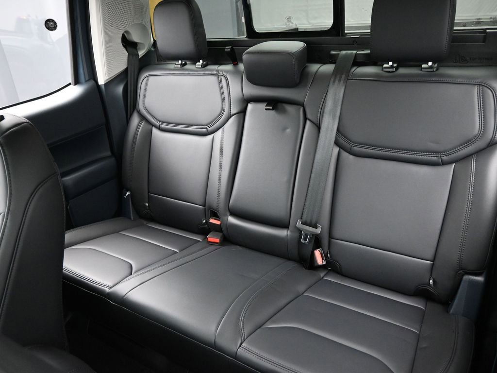 New 2026 Ford Maverick Lariat w/ Black Appearance Package image 28