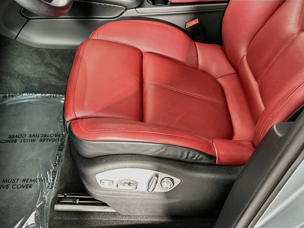 Certified 2024 Porsche Macan AWD/4WD image 22