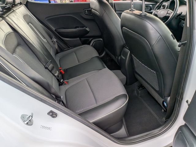 Used 2023 Hyundai Venue Limited FWD image 32