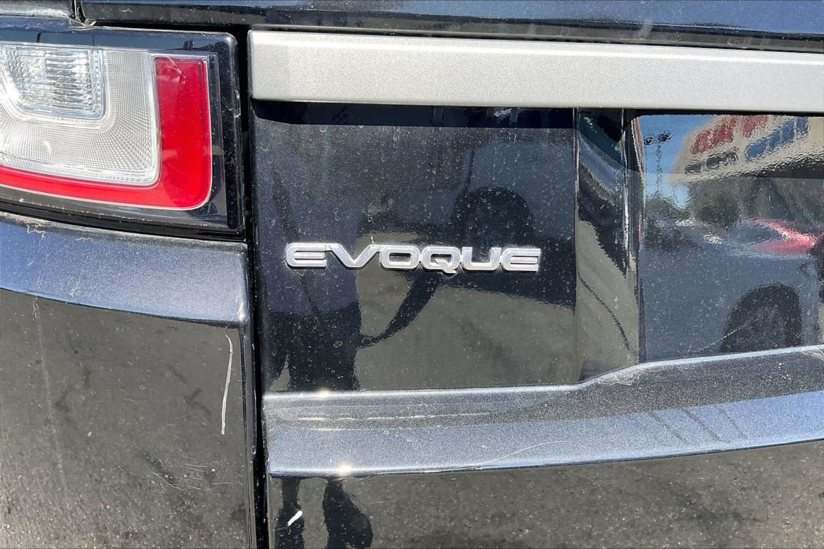 Used 2017 Land Rover Range Rover Evoque SE AWD/4WD image 8