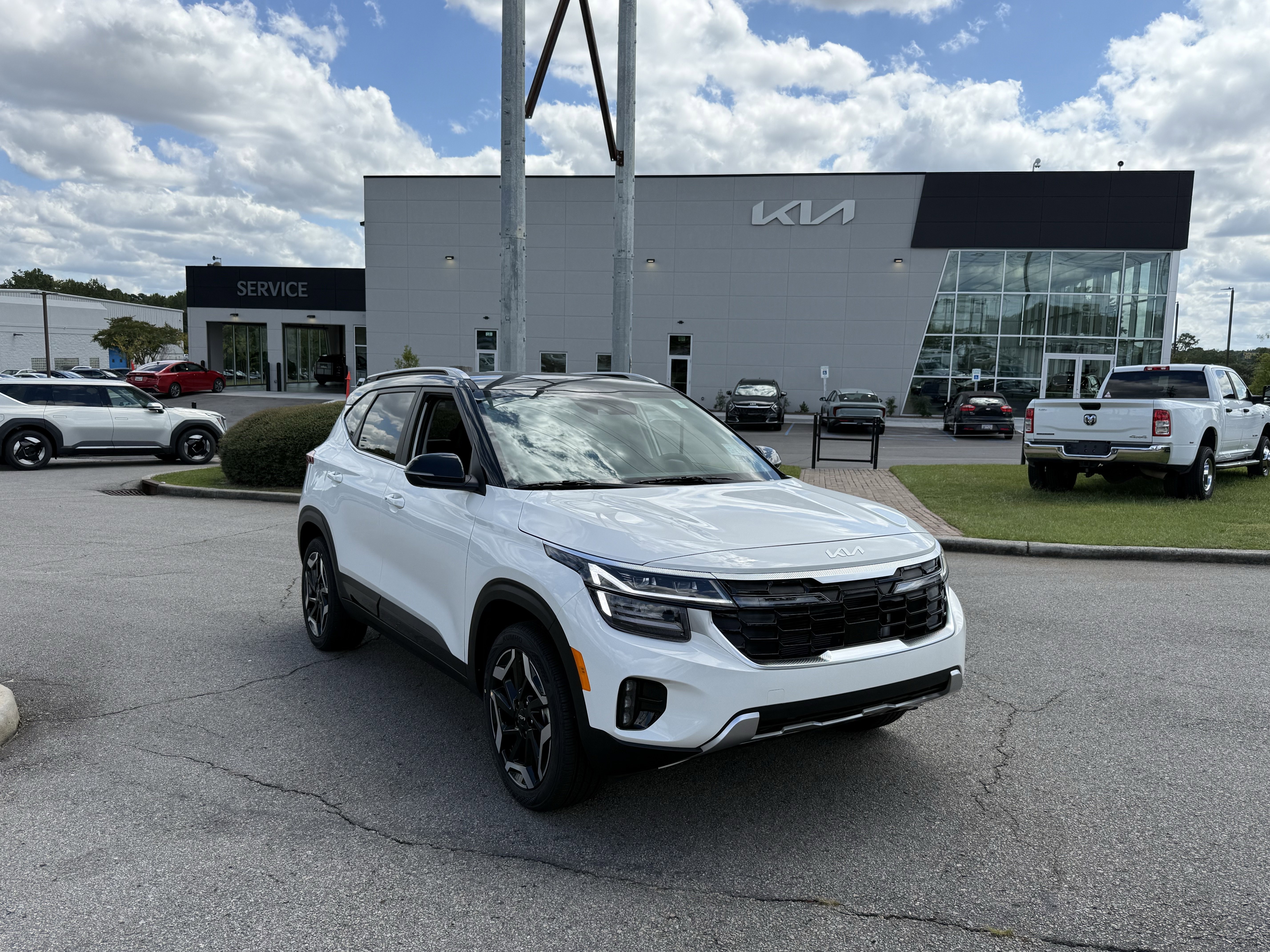 New 2026 Kia Seltos SX image 3