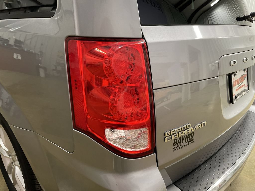 Used 2016 Dodge Grand Caravan SXT w/ Rear Park Assist Package FWD image 24
