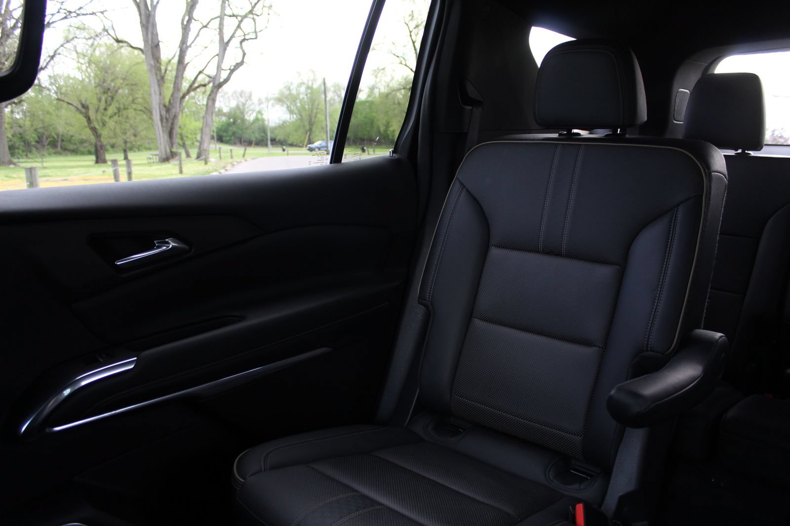 Used 2025 Chevrolet Traverse High Country w/ LPO, Floor Liner Package AWD/4WD image 13