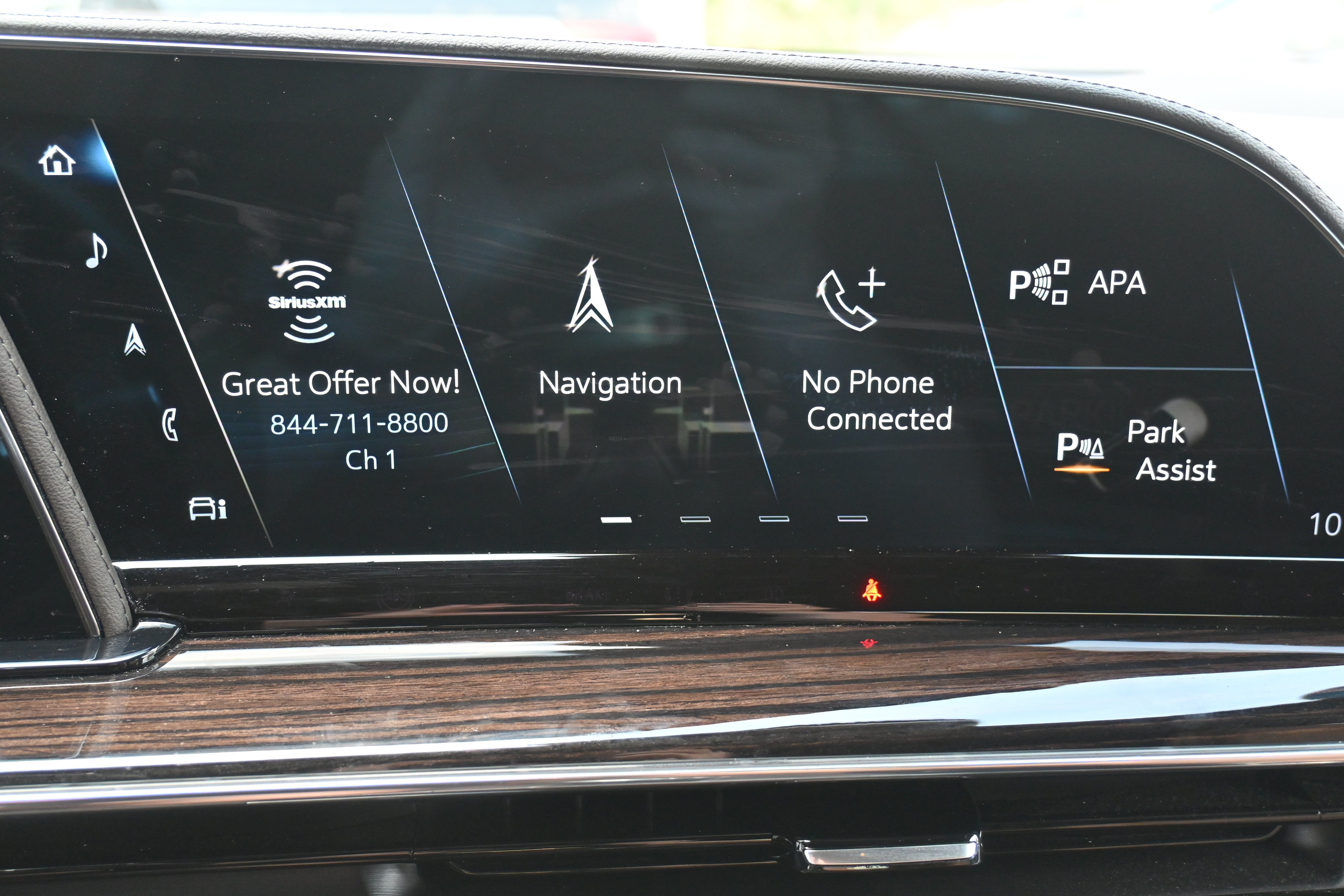 Used 2023 Cadillac Escalade Premium Luxury AWD/4WD image 23