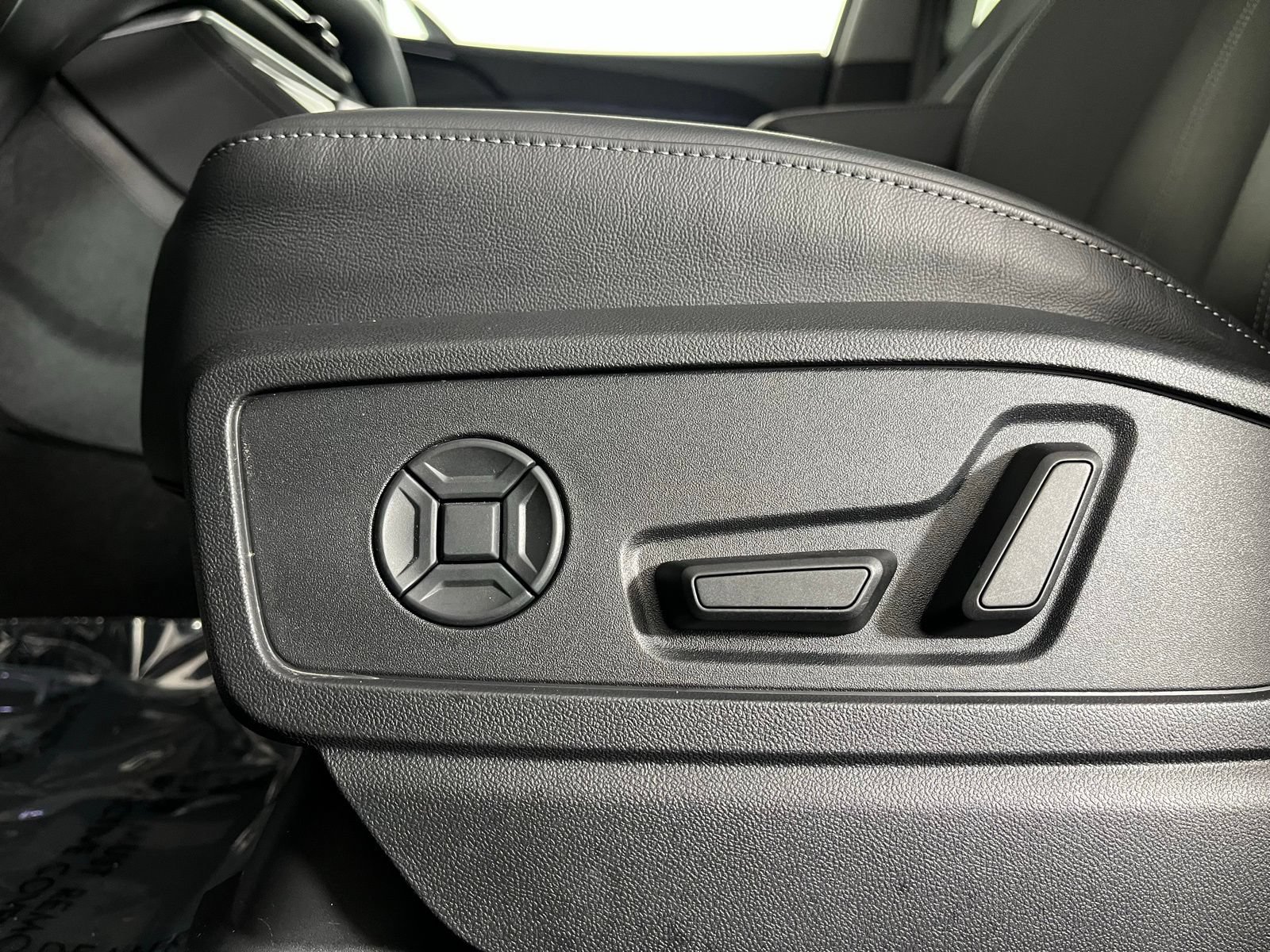 Used 2025 Audi Q5 Premium w/ Convenience Package AWD/4WD image 13