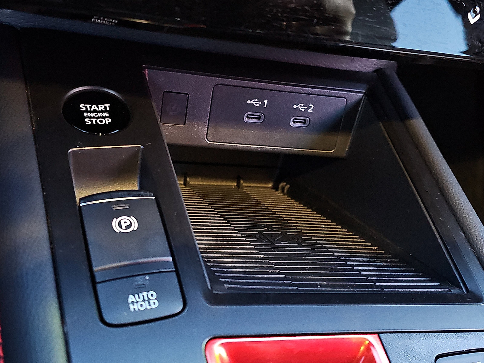 Certified 2025 Nissan Kicks SR AWD/4WD image 24