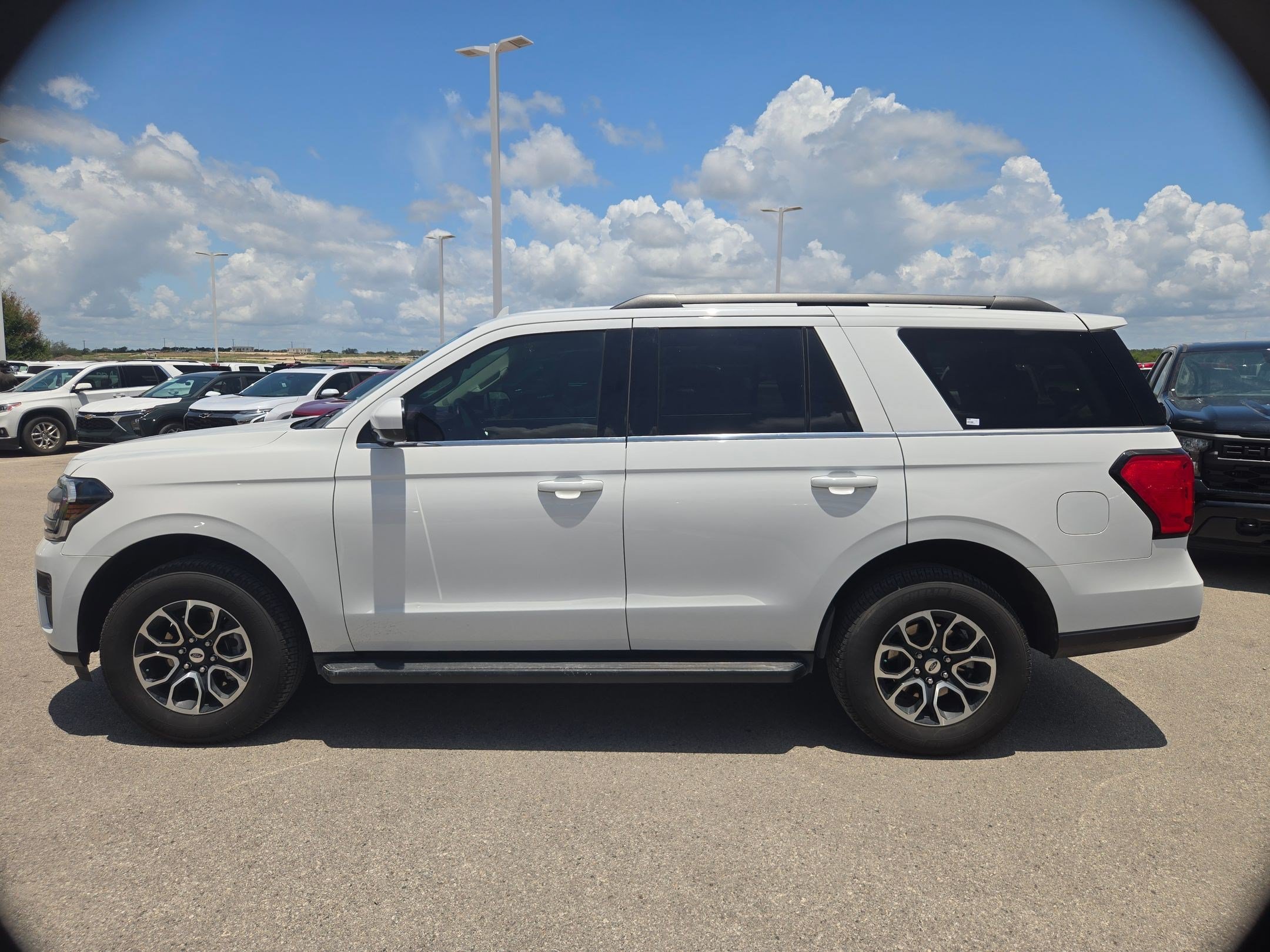 Used 2024 Ford Expedition XLT RWD image 6