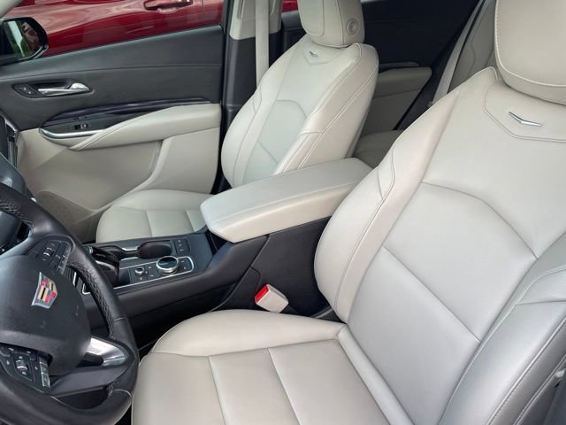 Used 2020 Cadillac XT4 Luxury w/ Cold Weather Package AWD/4WD image 11