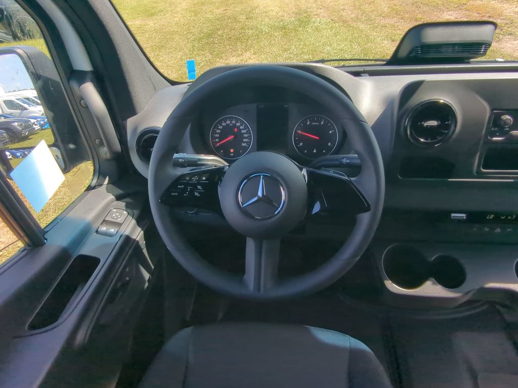 Used 2025 Mercedes-Benz Sprinter 2500 image 3