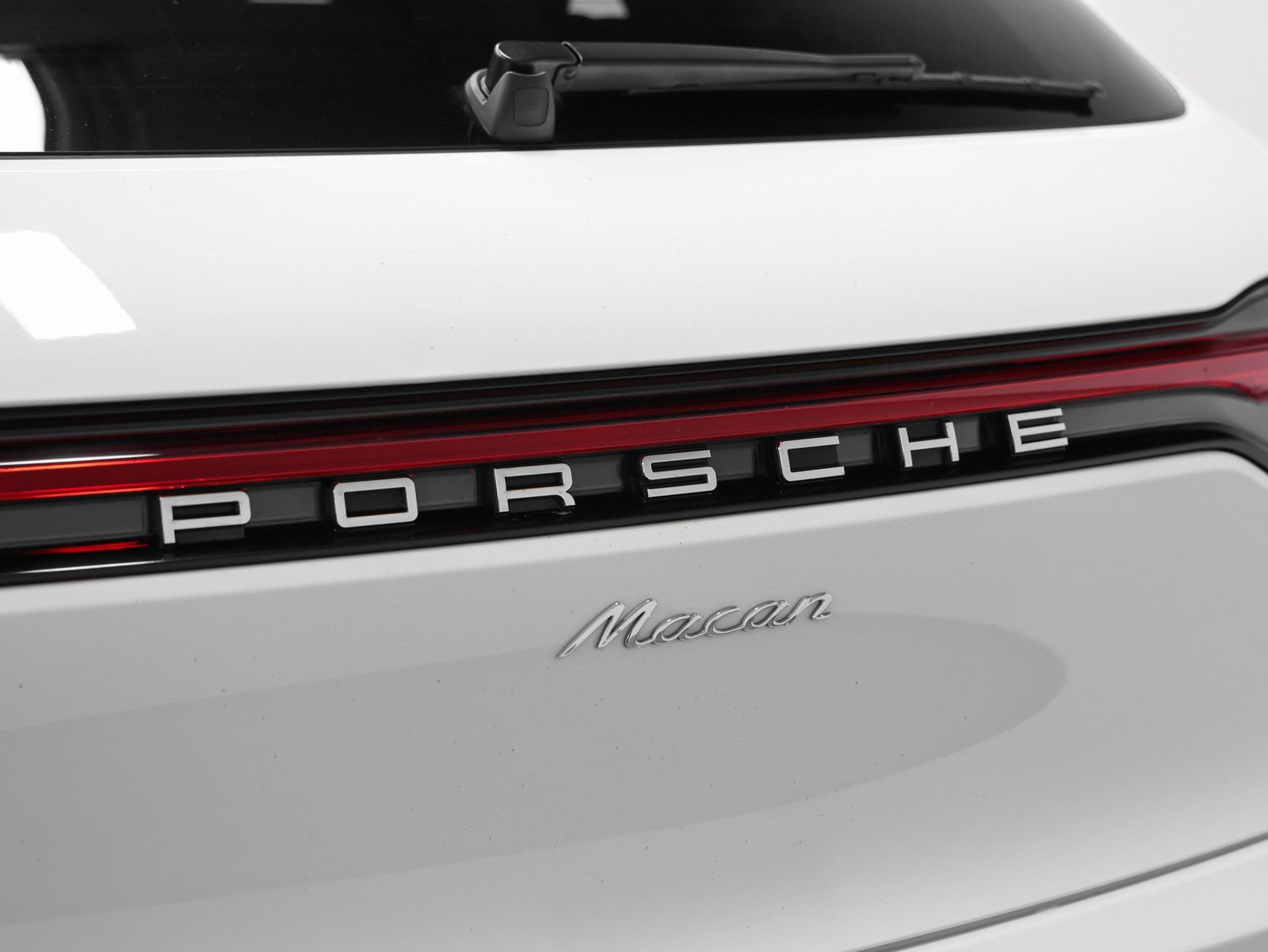 Certified 2022 Porsche Macan image 18
