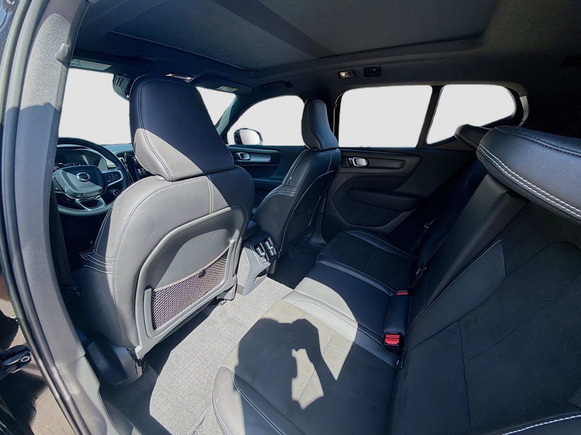 Used 2022 Volvo XC40 T5 R-Design w/ Advanced Package image 25