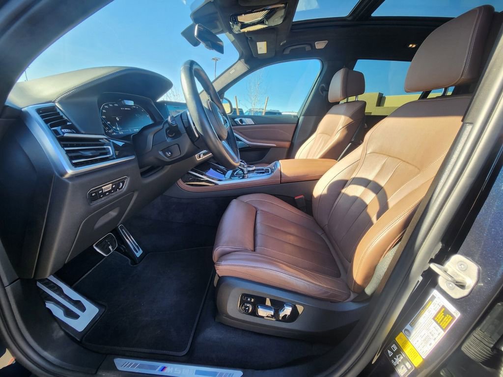 Used 2022 BMW X7 M50i w/ Dynamic Handling Package image 11