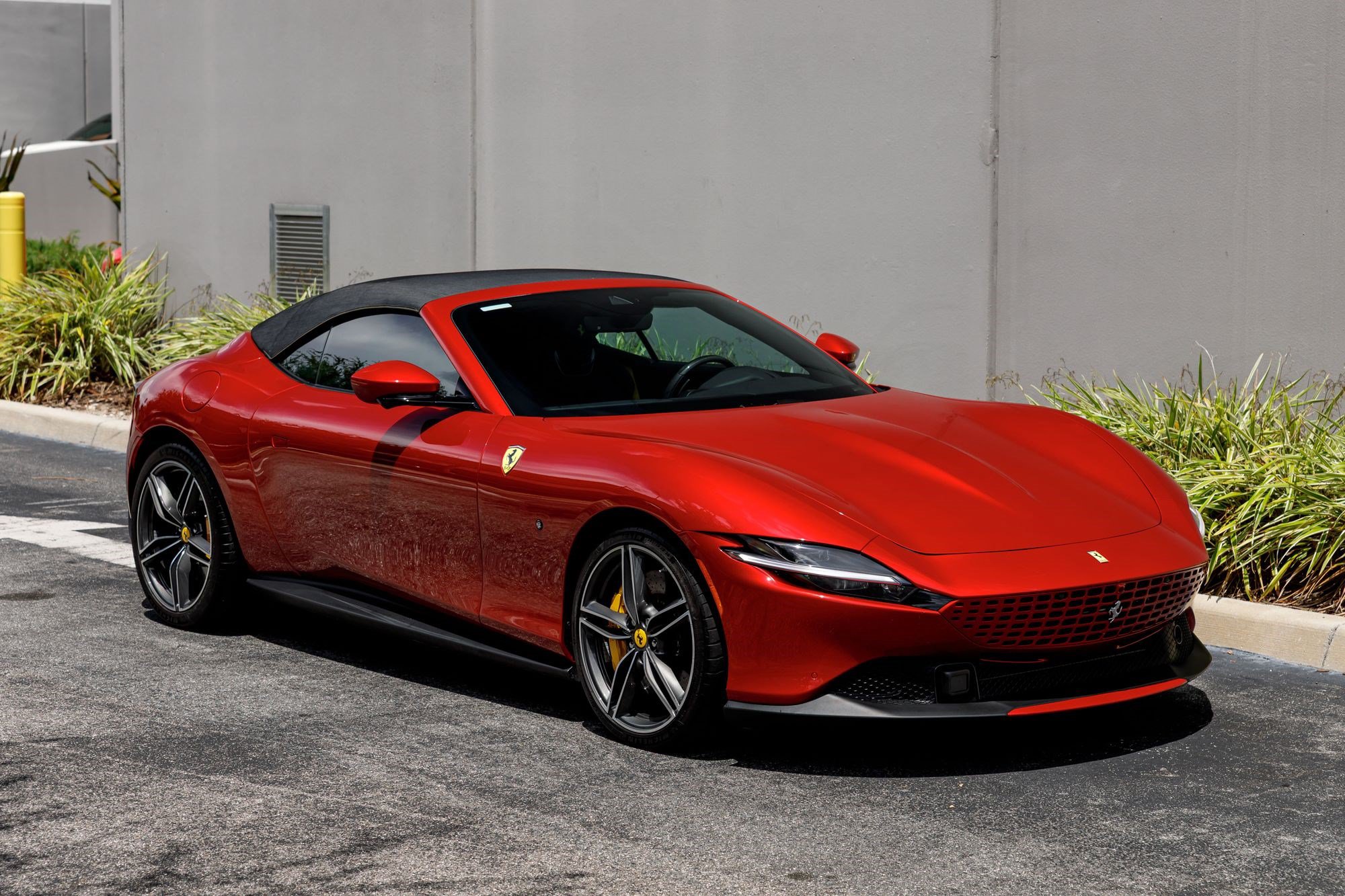 Used 2025 Ferrari Roma Spider RWD image 7