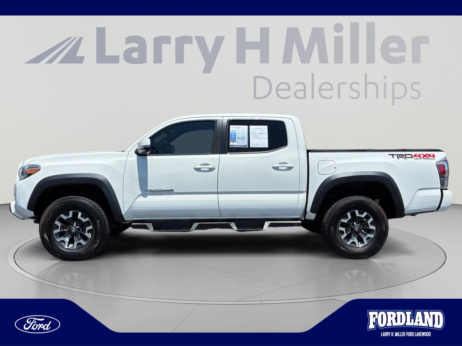 Used 2020 Toyota Tacoma TRD Off-Road w/ TRD Premium Off Road Package AWD/4WD image 2
