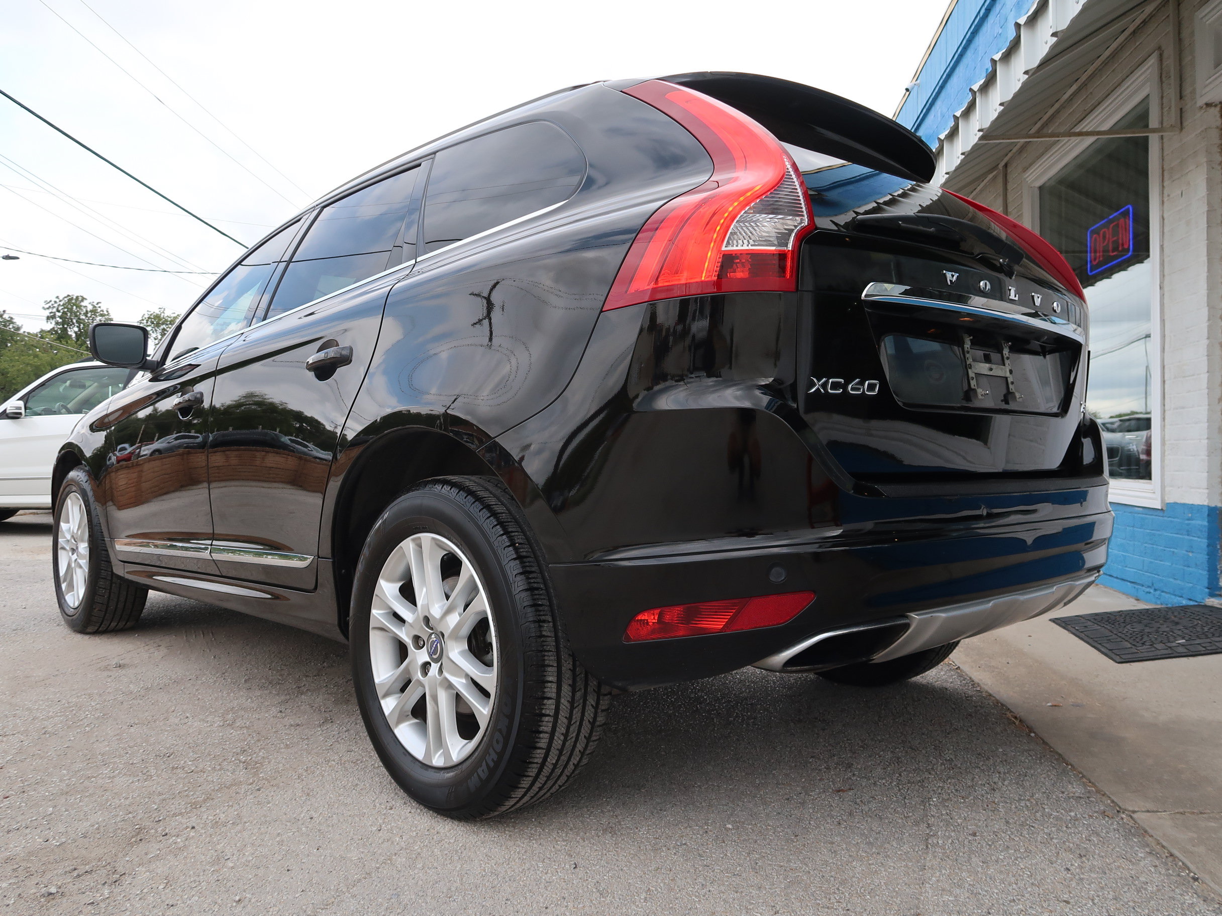 Used 2015 Volvo XC60 T5 Premier w/ Proximity Package FWD image 7