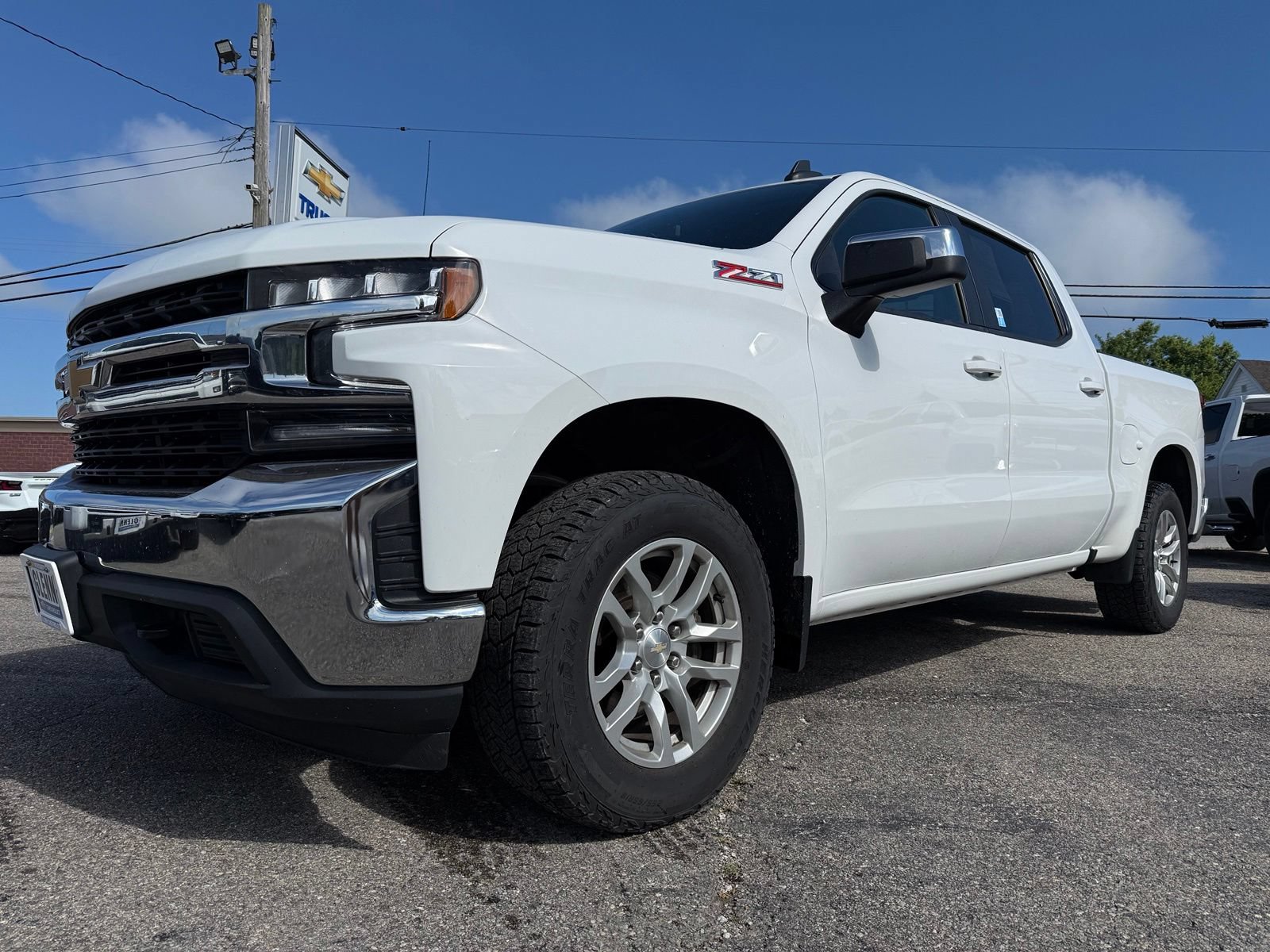Used 2022 Chevrolet Silverado 1500 LT AWD/4WD image 2