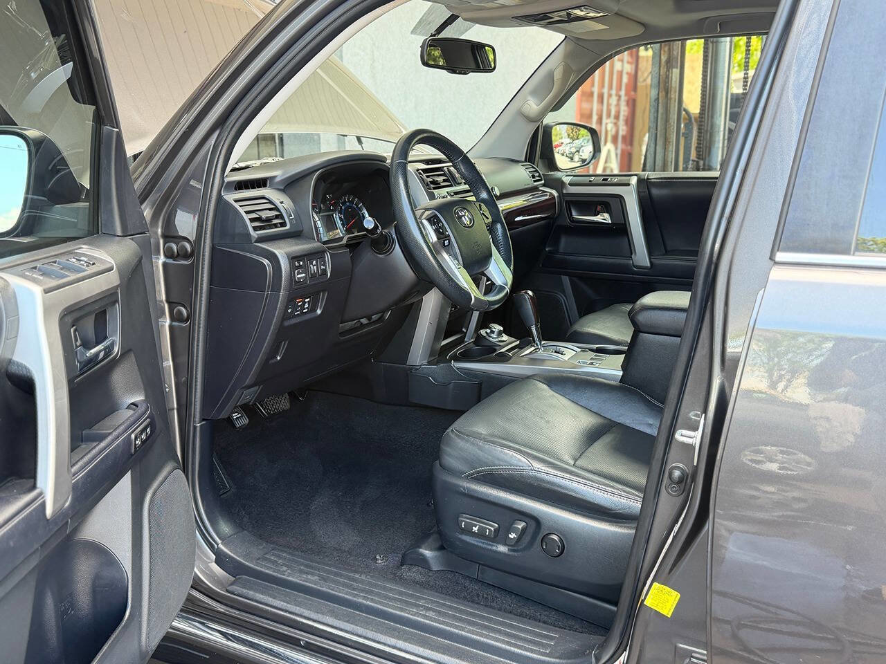 Used 2018 Toyota 4Runner Limited AWD/4WD image 2