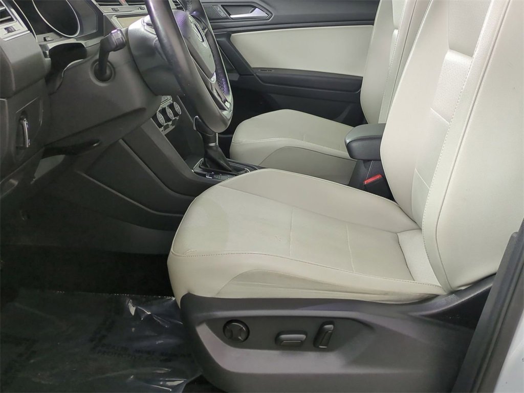 Used 2019 Volkswagen Tiguan SE w/ Panoramic Sunroof Package image 19