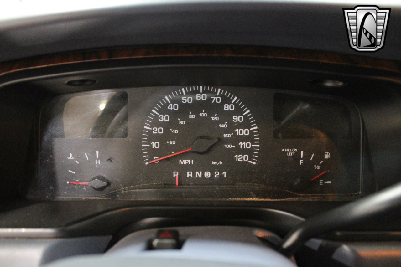 Used 2001 Lincoln Town Car Executive image 22