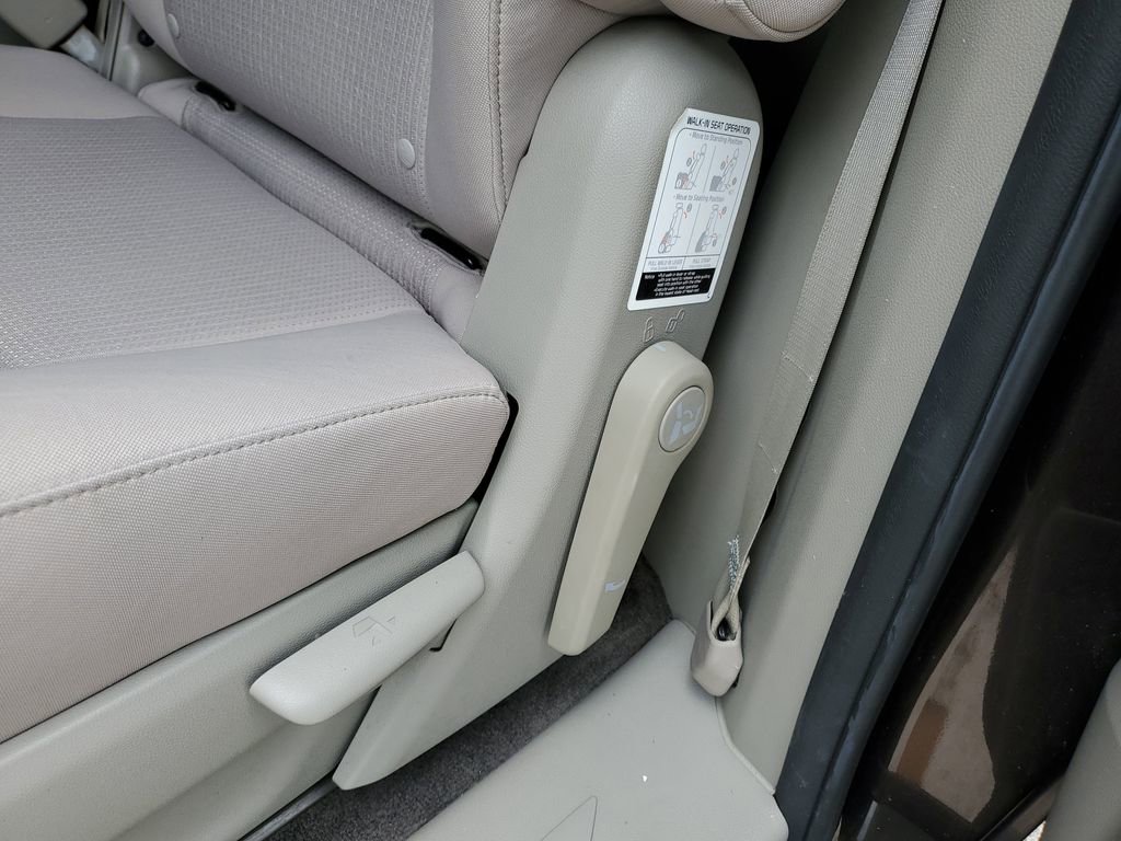 Used 2016 Kia Sedona LX image 16