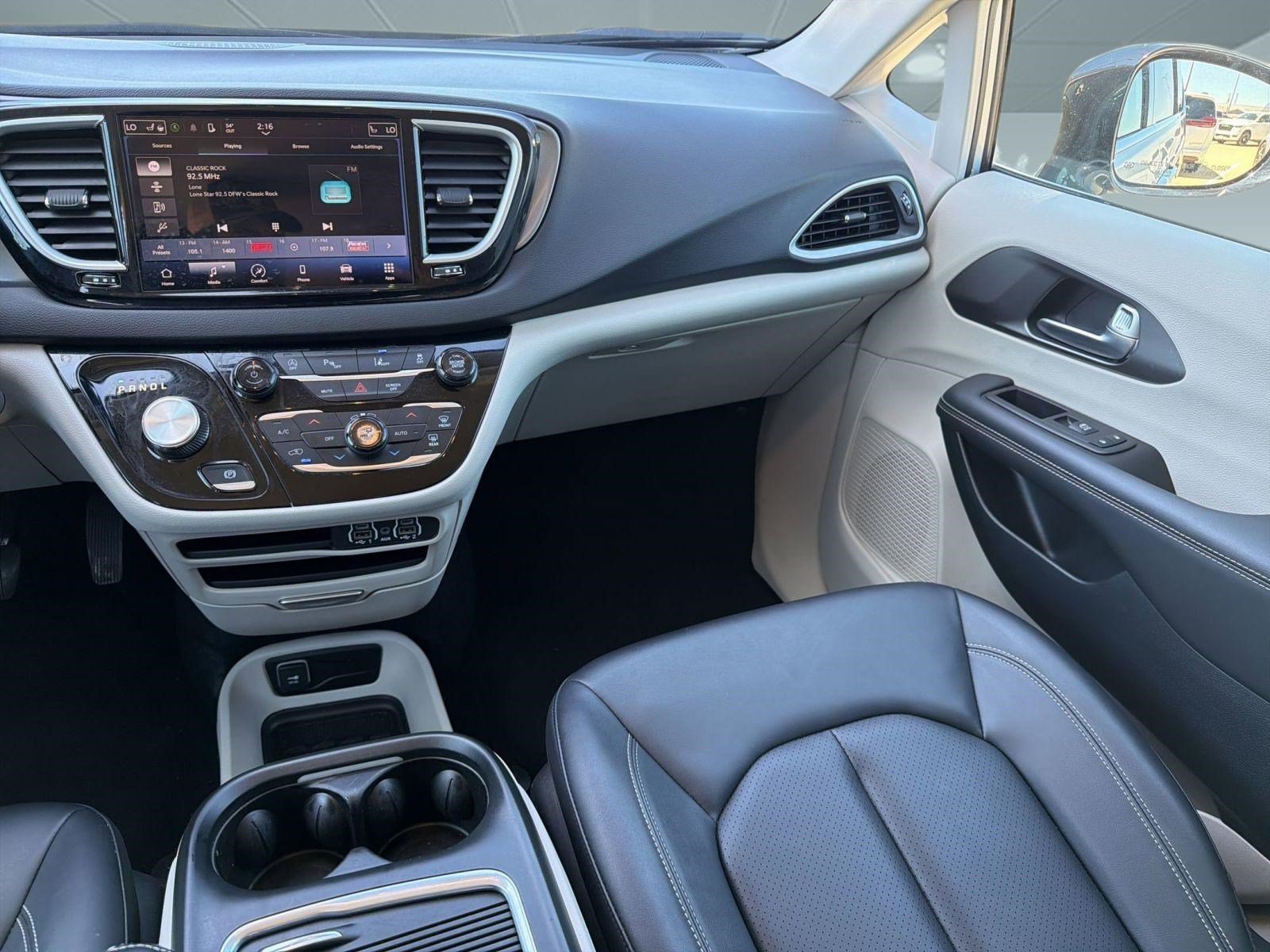 Certified 2024 Chrysler Pacifica Touring-L FWD image 27
