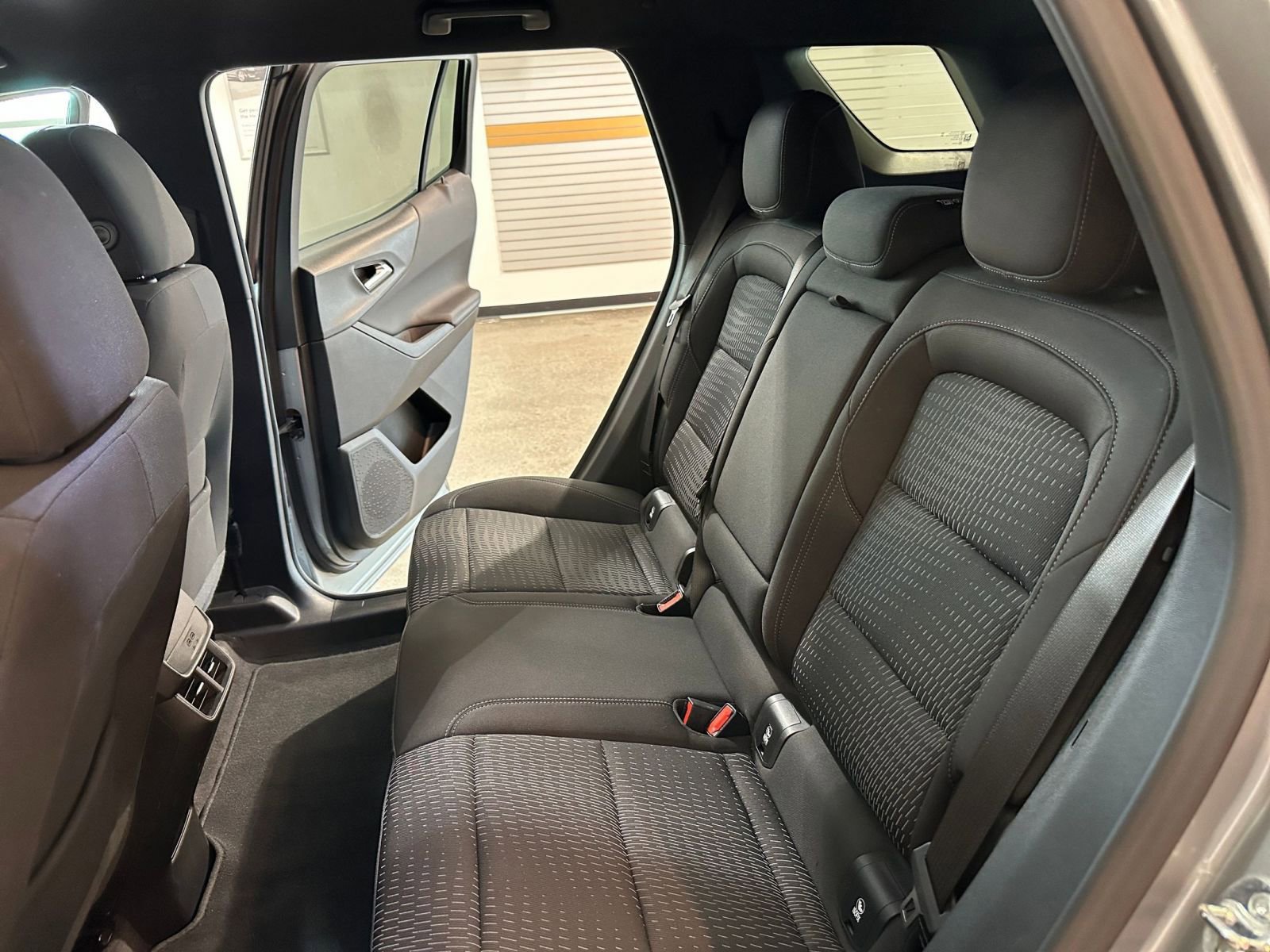 Used 2025 Chevrolet Equinox LT FWD image 39