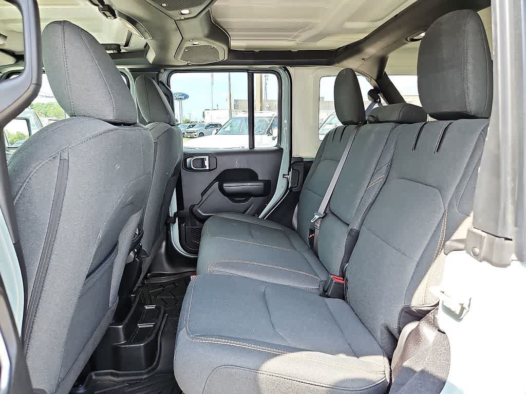 Used 2024 Jeep Wrangler Unlimited AWD/4WD image 9