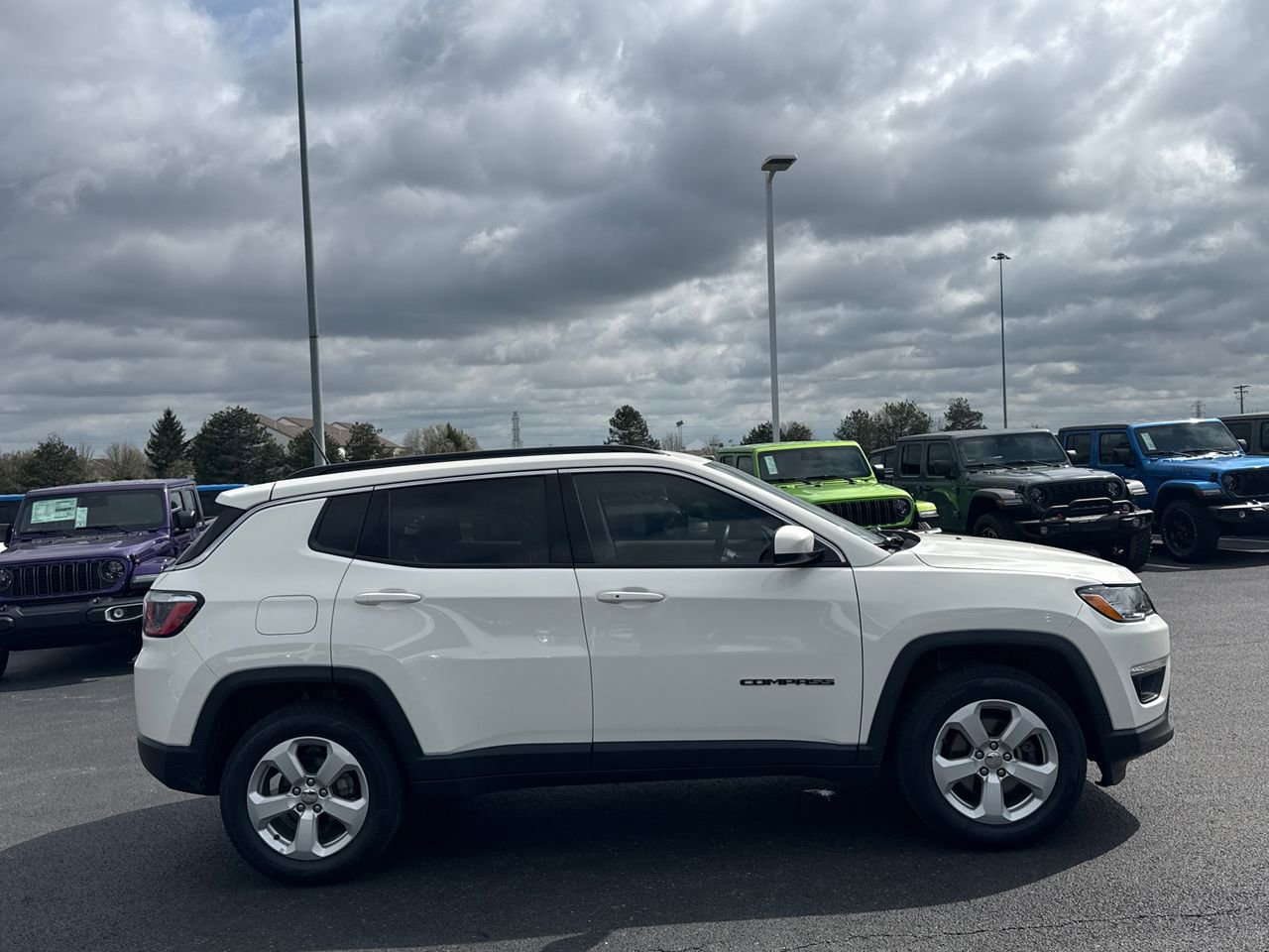 Used 2019 Jeep Compass Latitude AWD/4WD image 2