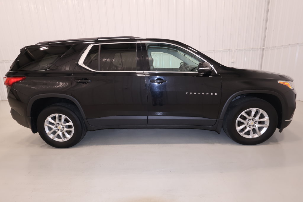 Used 2020 Chevrolet Traverse LT w/ LPO, Floor Liner Package AWD/4WD image 2
