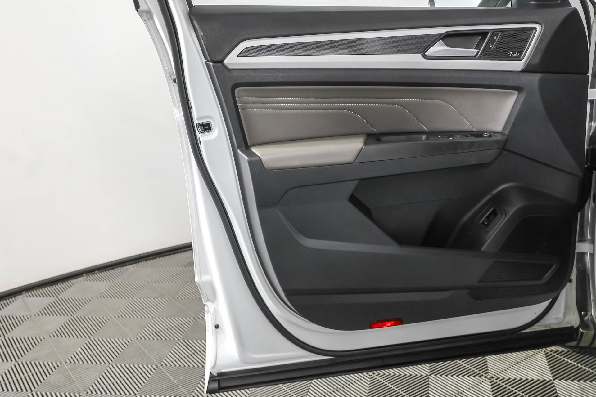 Used 2022 Volkswagen Atlas Cross Sport SEL Premium R-Line image 34