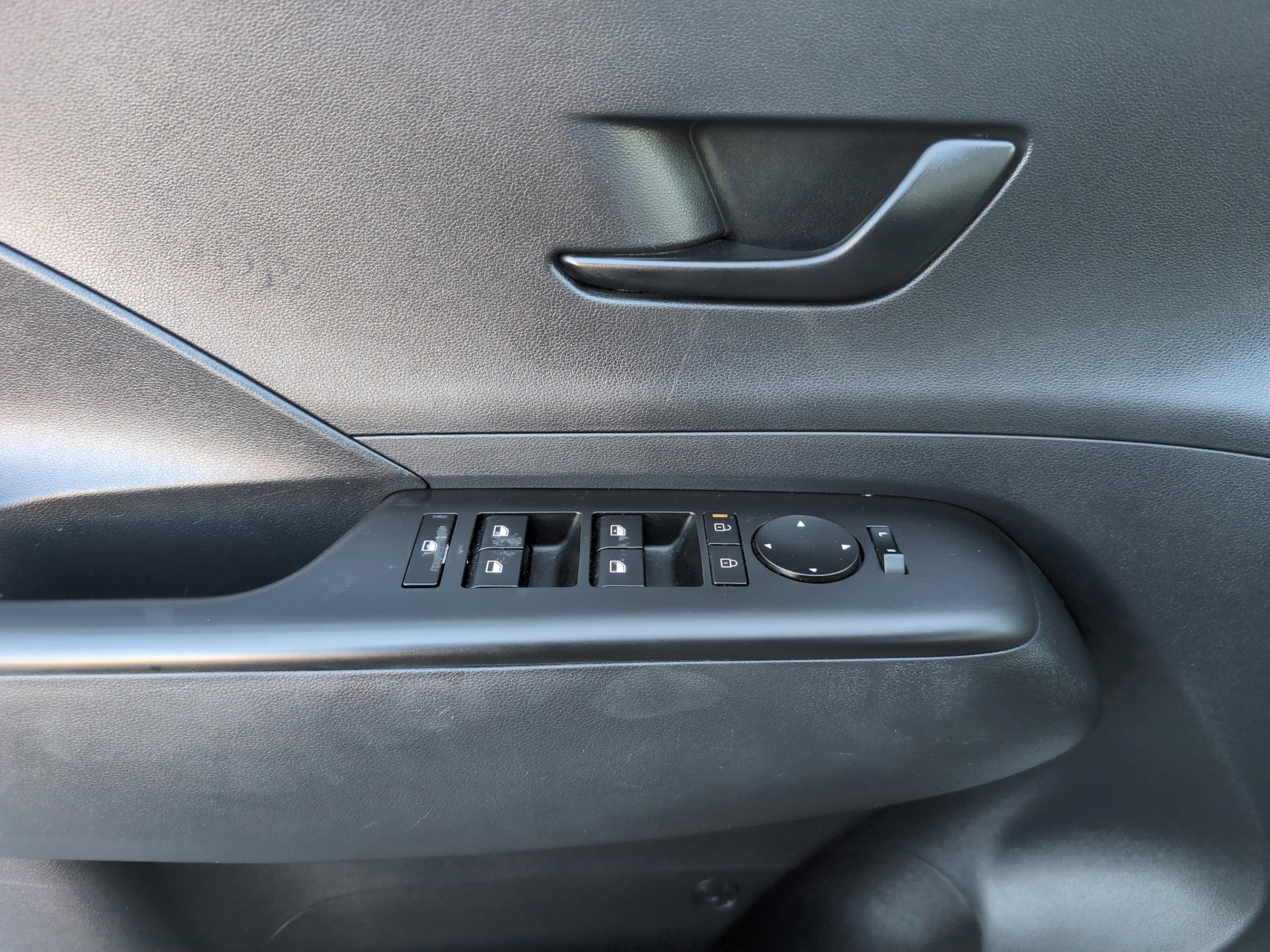 Used 2024 Hyundai Kona SE image 11