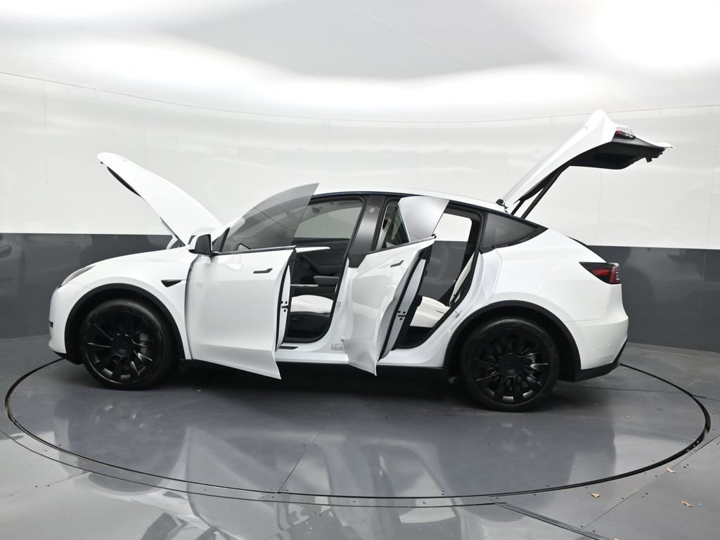 Used 2024 Tesla Model Y Long Range image 34