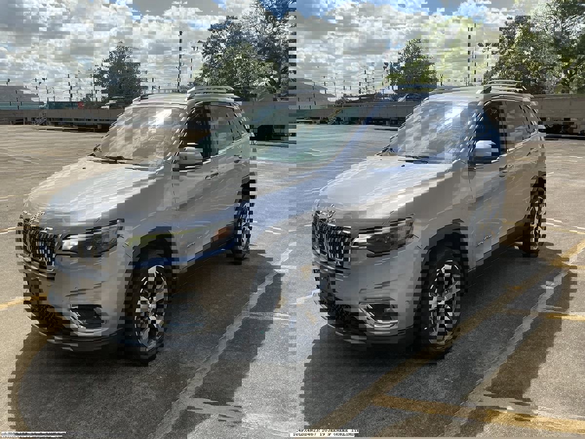 Used 2019 Jeep Cherokee Limited w/ Technology Group image 4