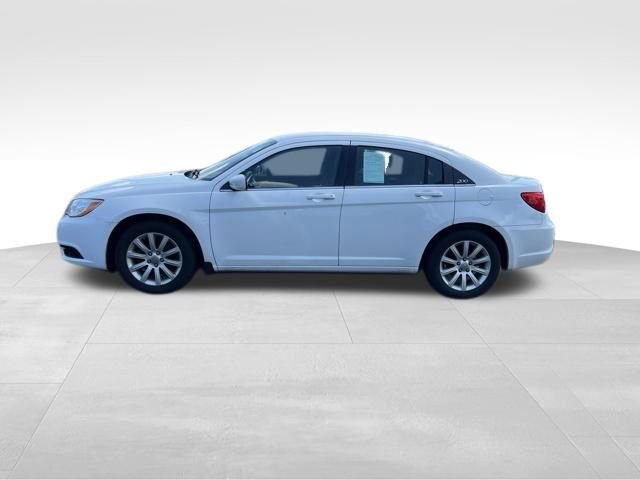 Used 2013 Chrysler 200 Touring FWD image 4