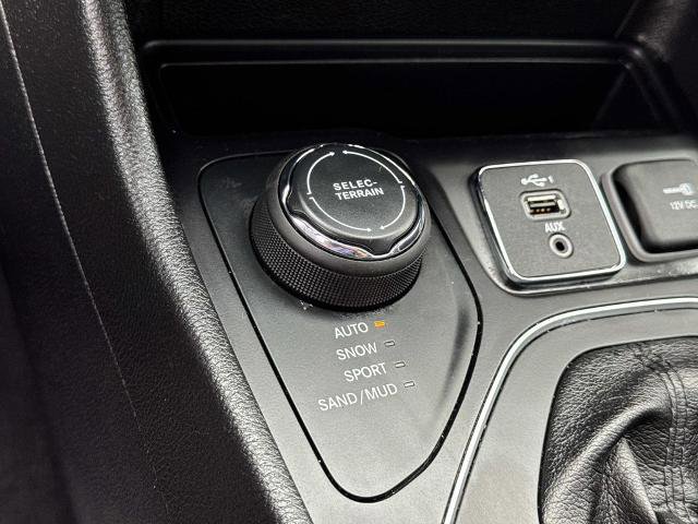 Used 2019 Jeep Cherokee Latitude w/ Popular Appearance Group image 15