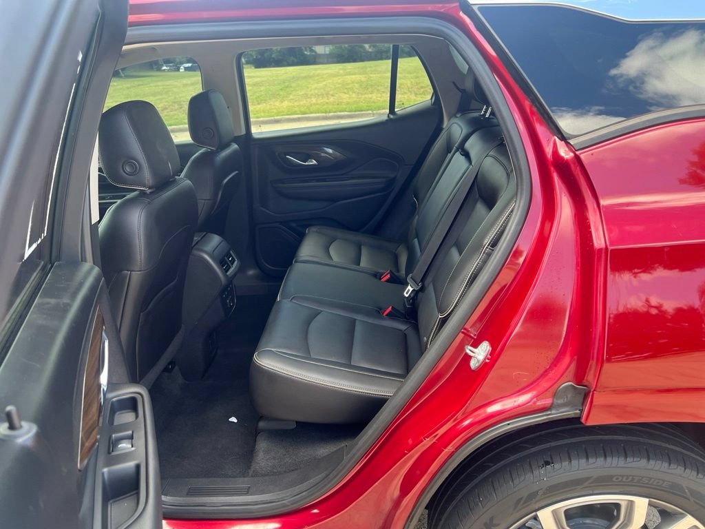 Used 2020 GMC Terrain Denali w/ Denali Premium Package FWD image 6