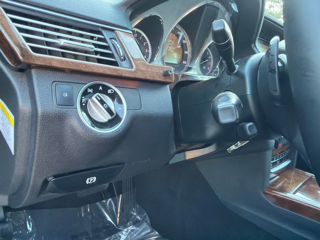 Used 2011 Mercedes-Benz E 350 4MATIC Sedan image 33