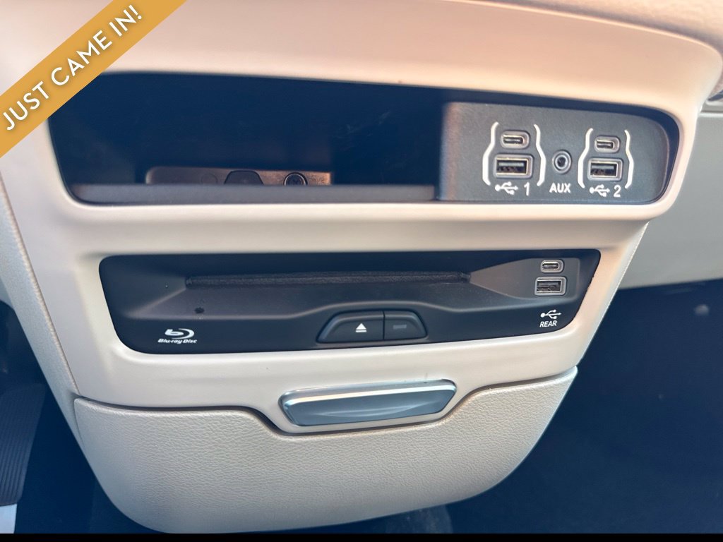 Used 2024 Chrysler Pacifica Touring-L w/ Uconnect Theater Family Group FWD image 14