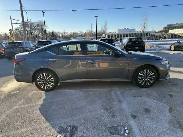 Used 2024 Nissan Altima 2.5 SV image 5