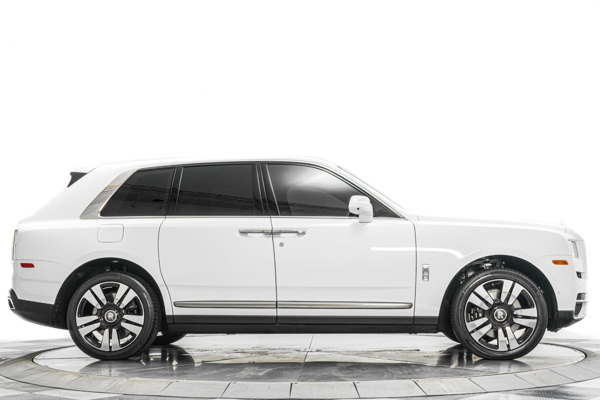Used 2024 Rolls-Royce Cullinan image 52